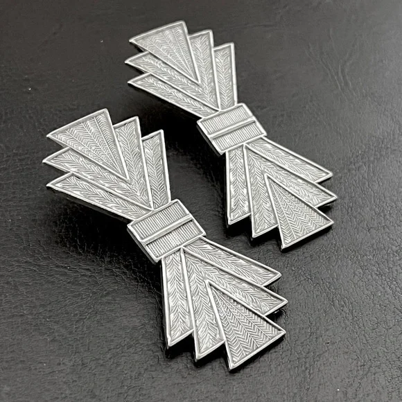 🔴SOLD🔴 Vintage Native American sterling silver intricately stamped earrings - Picture 2 of 7